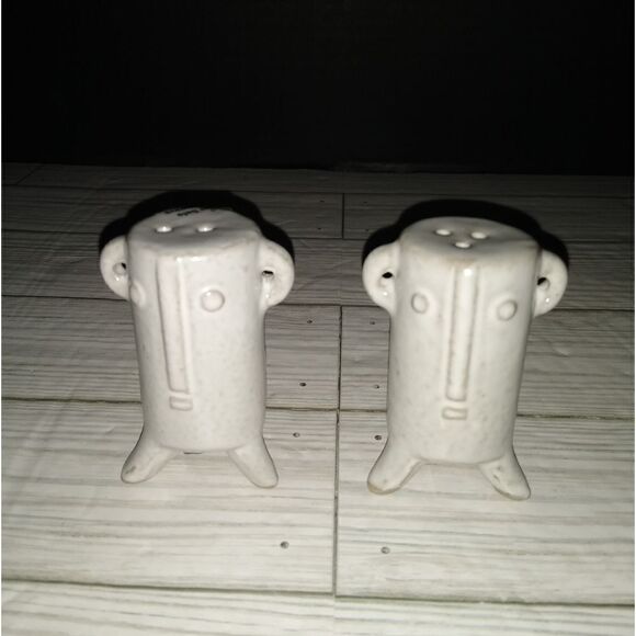 Bloomingville Stoneware Face Salt And Pepper Kitchen Decorative Shakers Set - Picture 3 of 9